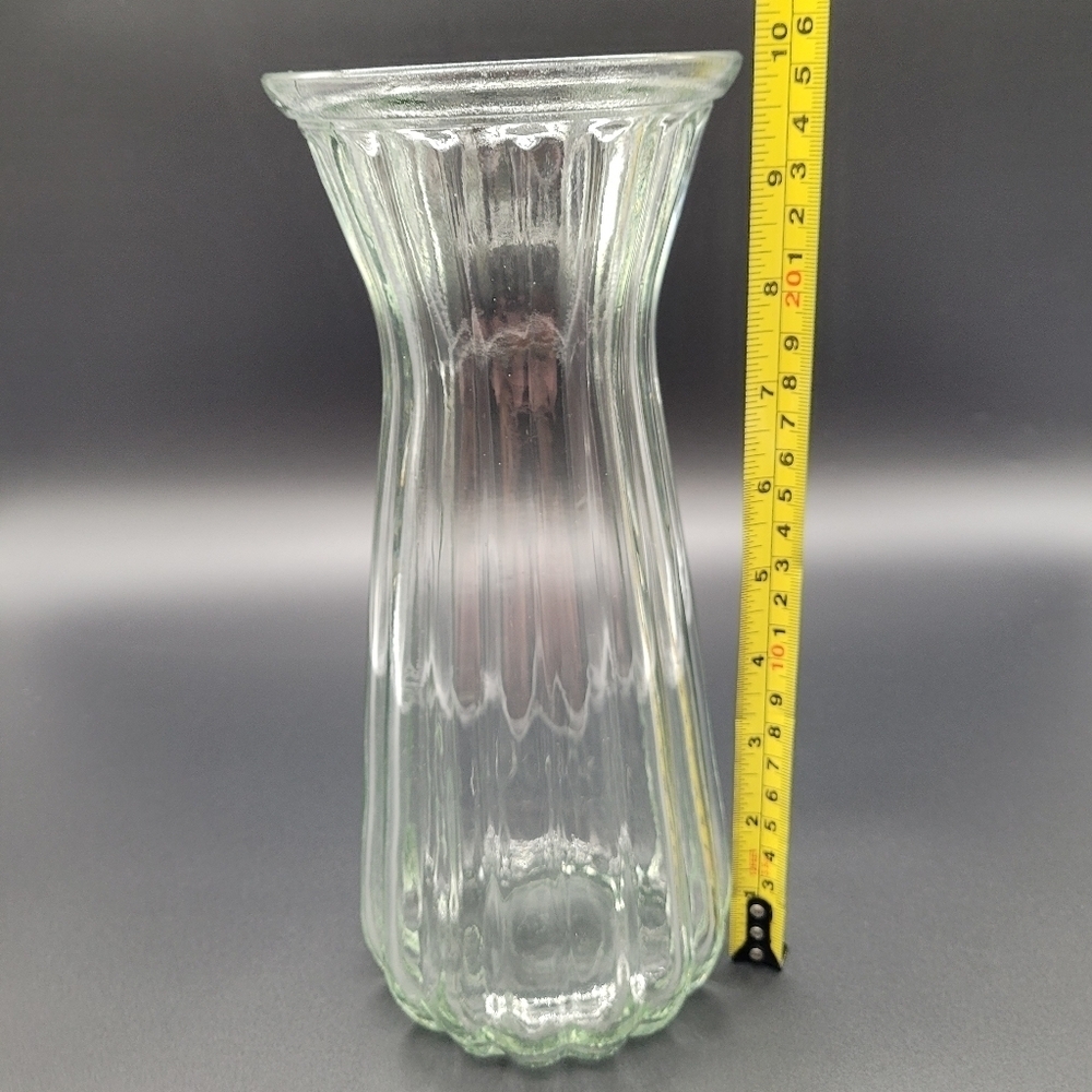 Clear Ribbed Glass Flower Vase - Picture 5 of 6